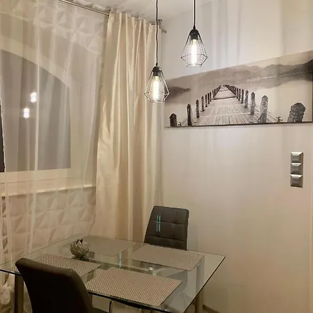 Uroczy Z Patio Apartment