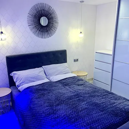 公寓 Uroczy Z Patio *